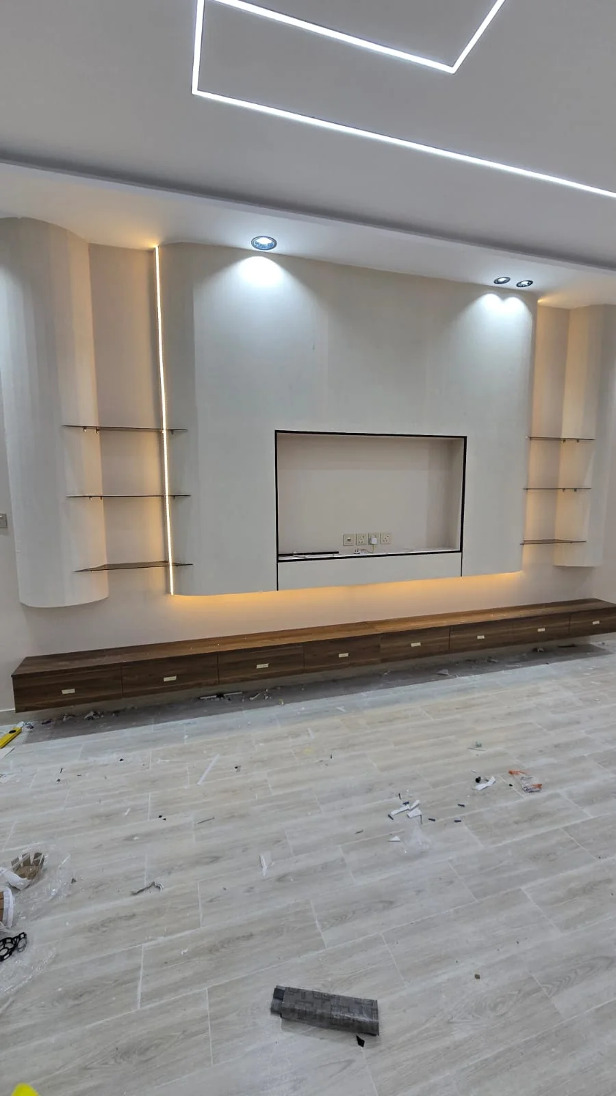 ديكورات شاشات — عمل تشطيب وتنفيذ رقم 42 ديكورات ودهانات الطايف